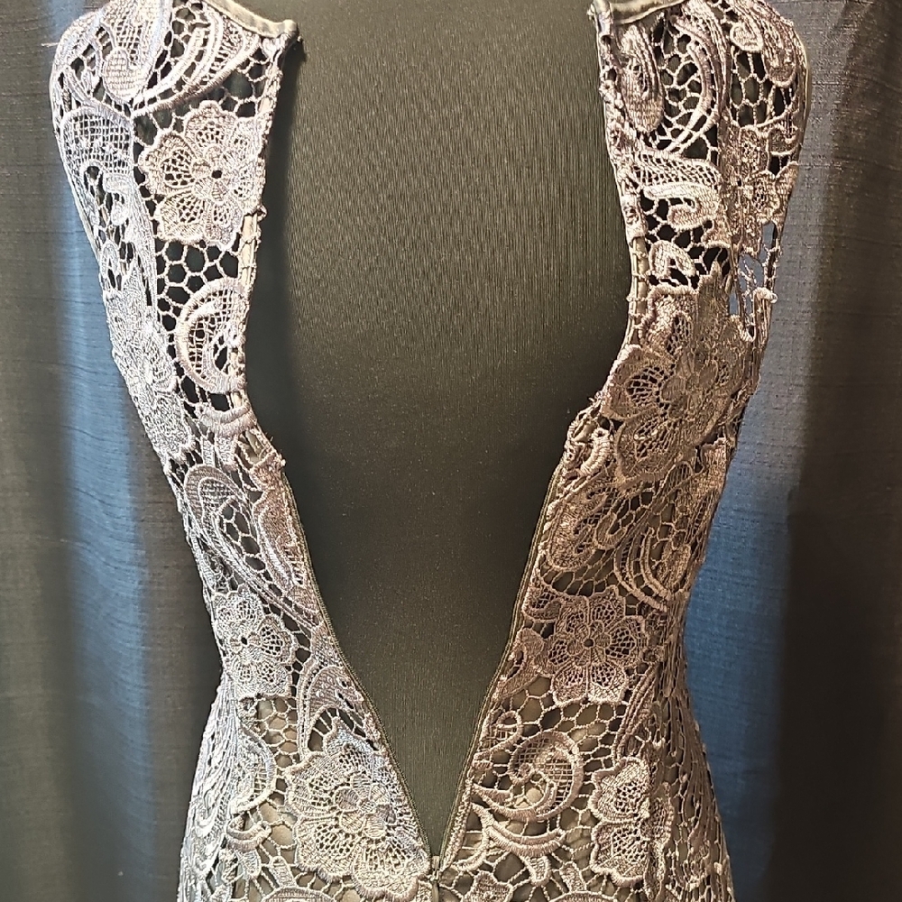 Adrianna Papell Dary Gray Sheath Midi Dress Sleeveless Bateau Size 8 - Picture 3 of 16